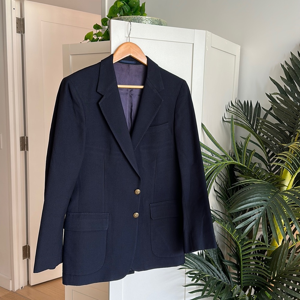 Egon Avon Furstenberg Men’s Blazer - Navy with Gold Accent Buttons. Size 38R.